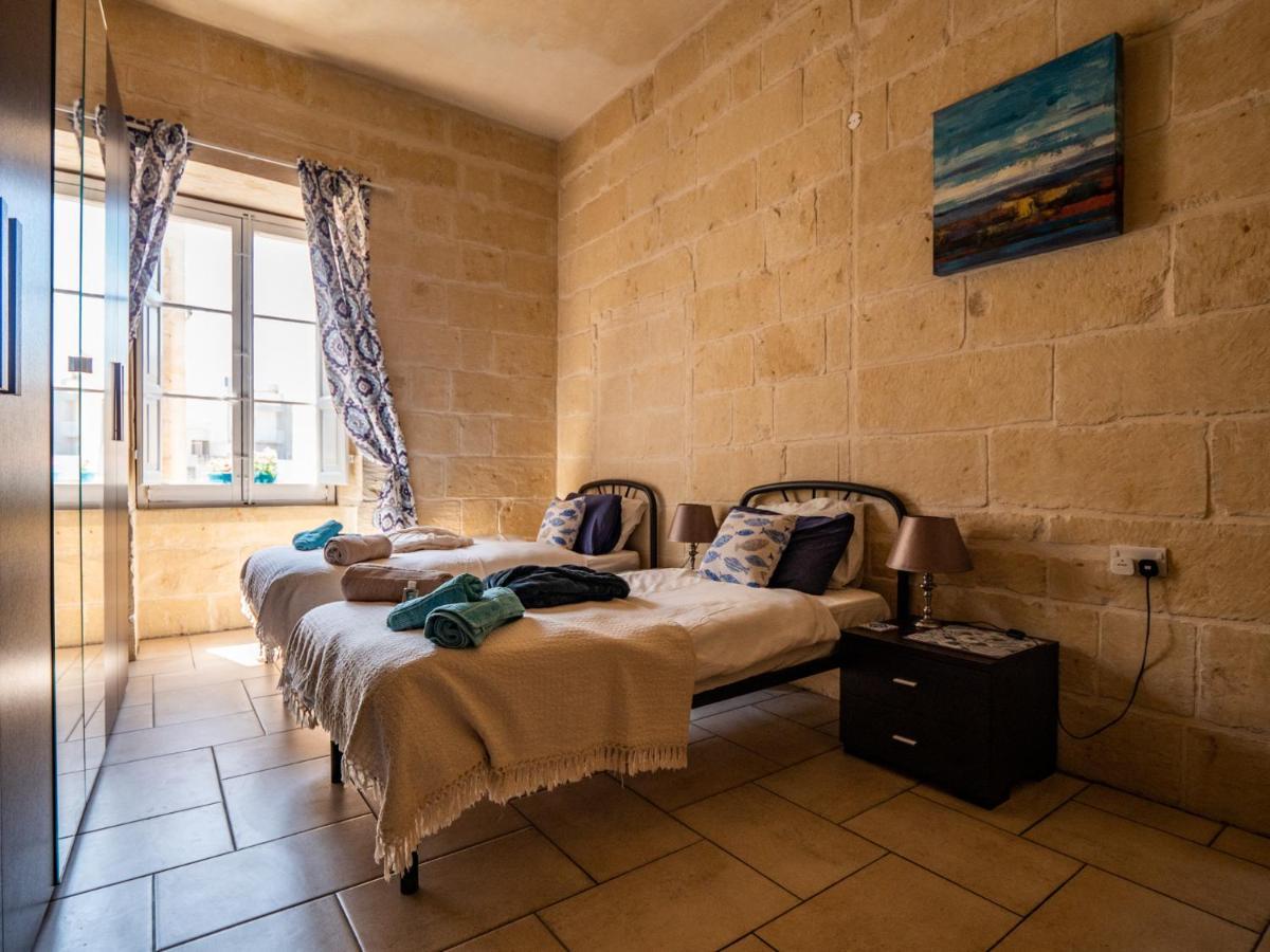 250 Yo Tal-bambinu Boutique Xagħra